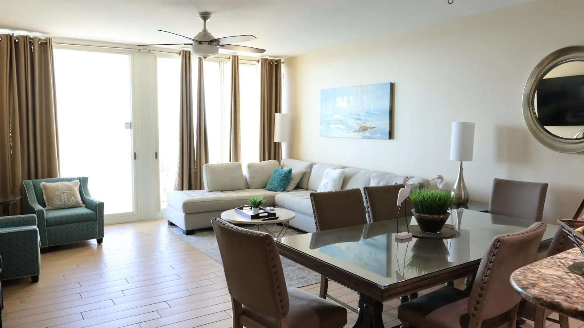 Aqua 1504 Beachfront Condo With Free Beach Chairs بنما سيتي بيتش شقة