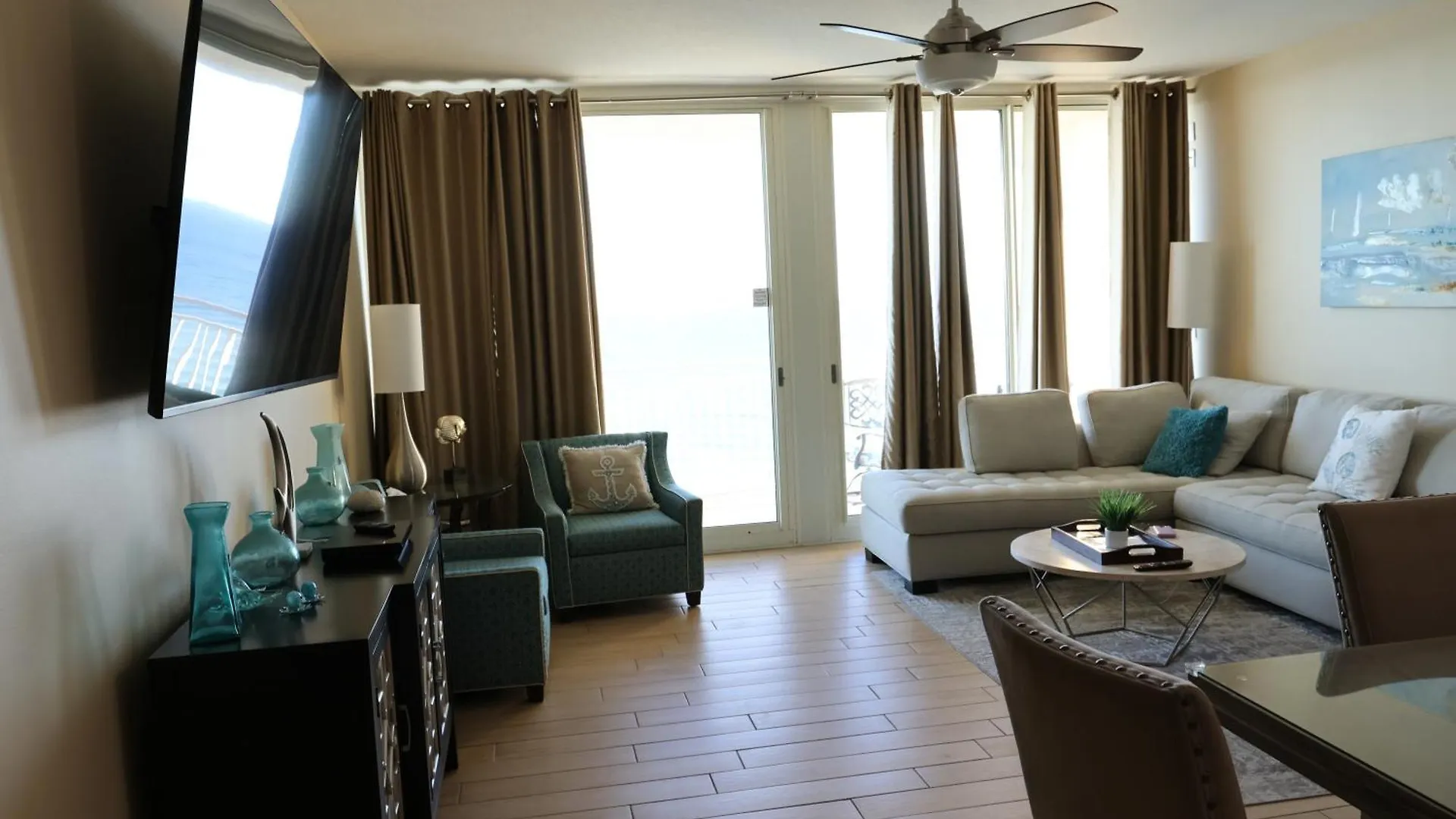 Aqua 1504 Beachfront Condo With Free Beach Chairs بنما سيتي بيتش شقة