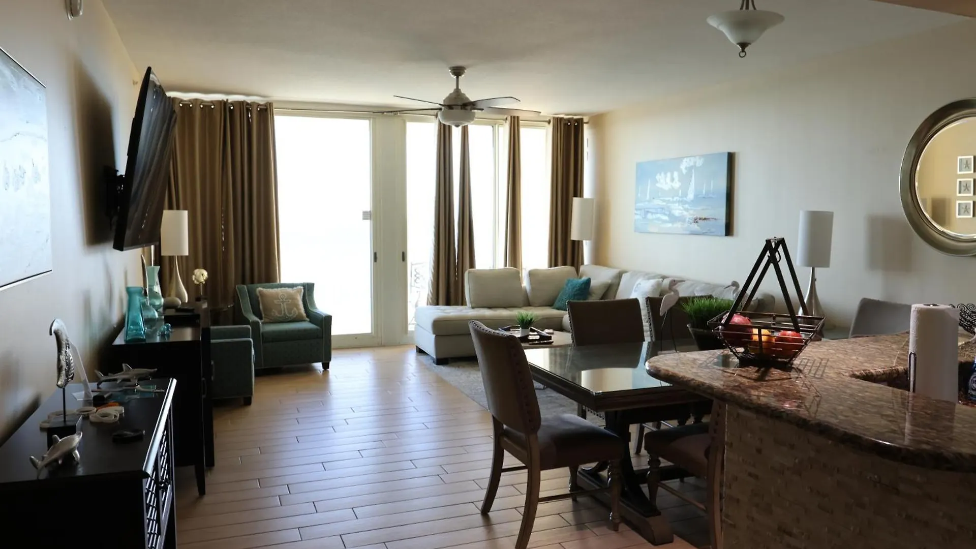 Aqua 1504 Beachfront Condo With Free Beach Chairs Panama City Beach 0*,  Estados Unidos da América